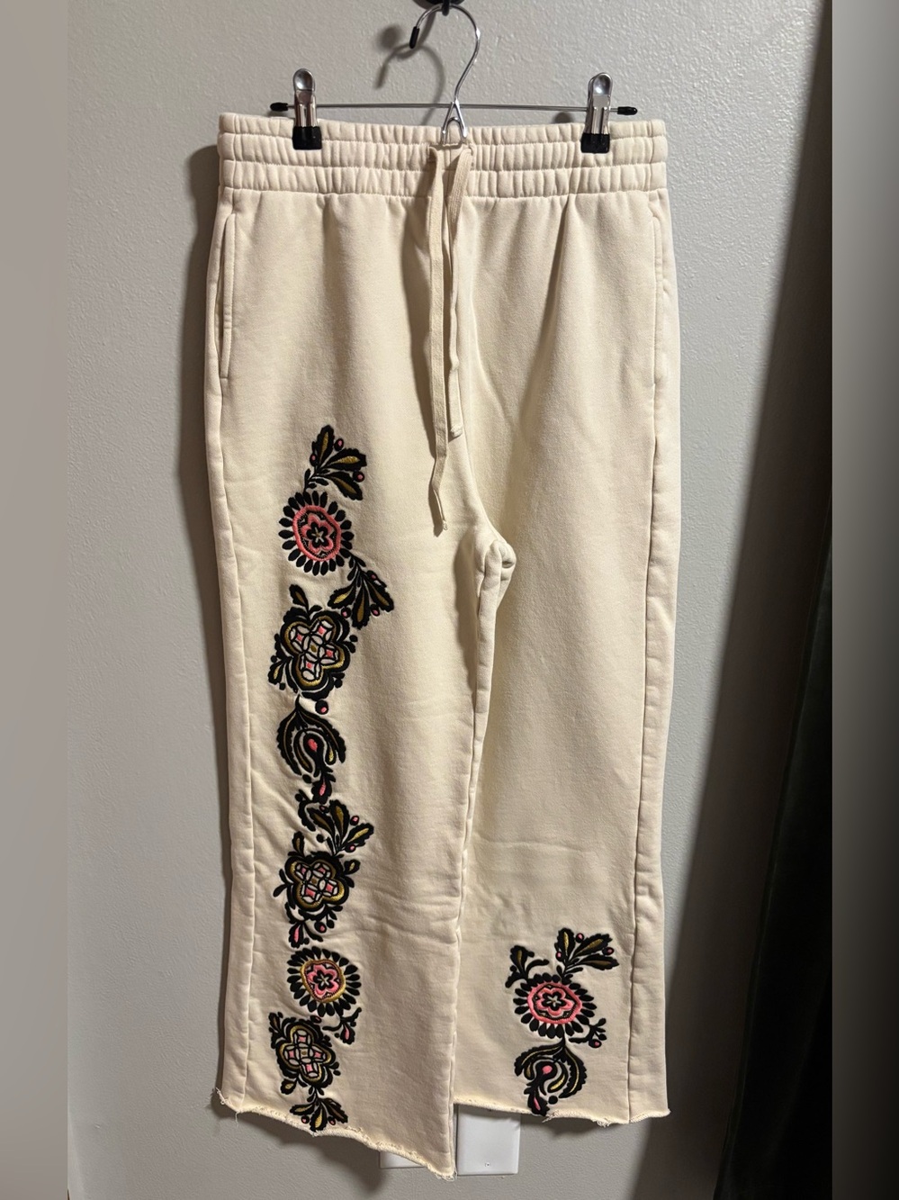 NATURAL LIFE Cream Sweatpants with Pink & Black Floral Embroidery